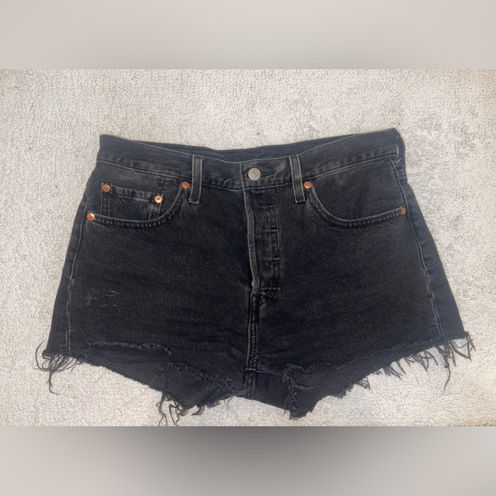 LEVI 501 black highwasted shorts
